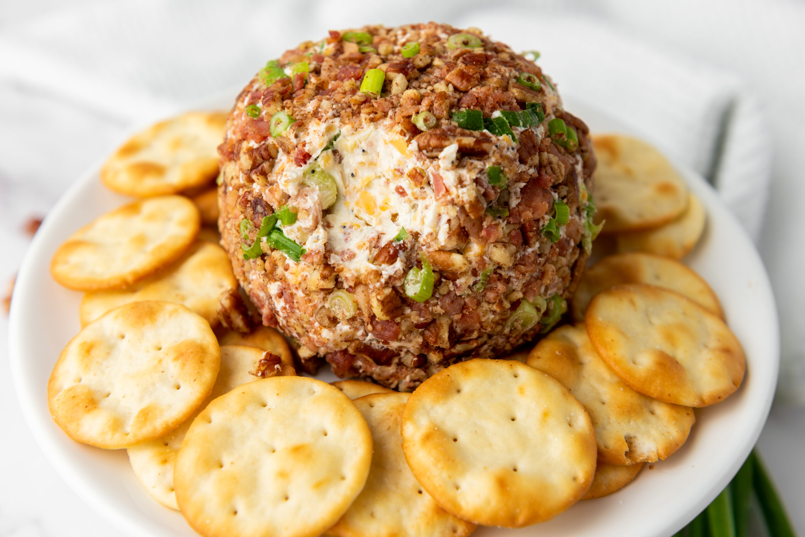 Pecan Bacon Cheeseball - Mixin Mamas