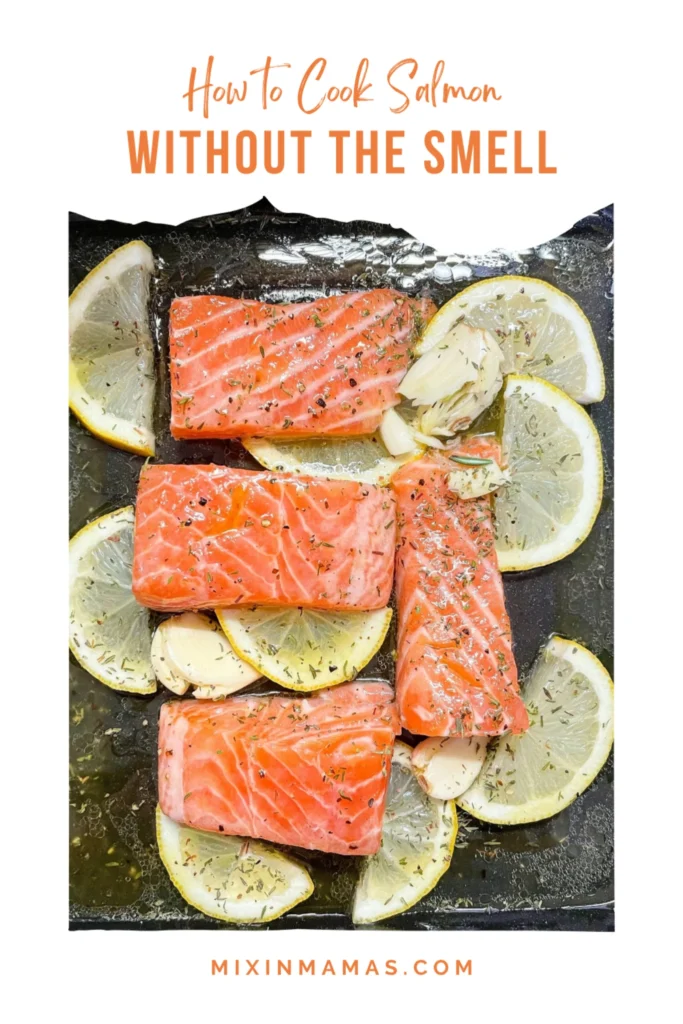 Salmon baked with lemon and garlic for a low-odor cooking method